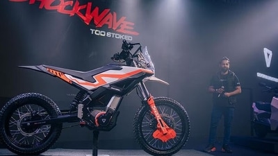After 2,000 bookings, the Ultraviolette Shockwave will be priced at ₹1.75 lakh ex-showroom. Currently, it is priced at ₹1.50 lakh ex-showroom. After 2,000 bookings, the Ultraviolette Shockwave will be priced at ₹1.75 lakh ex-showroom. Currently, it is priced at ₹1.50 lakh ex-showroom.