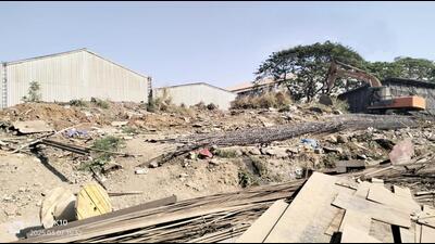 WR carries out demolition drive in Jogeshwari to remove encroachment WR carries out demolition drive in Jogeshwari to remove encroachment
