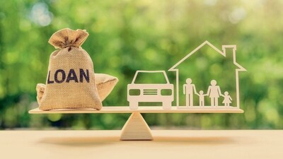 Most women borrowers earn between  ₹30,000- ₹50,000.