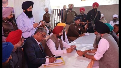 Punjab cabinet minister Hardeep Singh Mundian meeting people at Dheri village in Ludhiana on Saturday. (HT PHOTO) Punjab cabinet minister Hardeep Singh Mundian meeting people at Dheri village in Ludhiana on Saturday. (HT PHOTO)