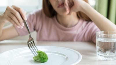 Expert suggests things you need to stop doing right now while losing weight, including starving yourself. (Shutterstock ) Expert suggests things you need to stop doing right now while losing weight, including starving yourself. (Shutterstock )