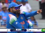 Virat Kohli suggesting field changes to Rohit Sharma Virat Kohli suggesting field changes to Rohit Sharma