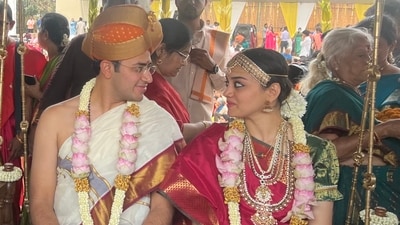 Bengaluru South MP Tejasvi Surya and Sivasri Skandaprasad at their wedding in Bengaluru on Thursday. (X/Srikanth Karunesh) Bengaluru South MP Tejasvi Surya and Sivasri Skandaprasad at their wedding in Bengaluru on Thursday. (X/Srikanth Karunesh)