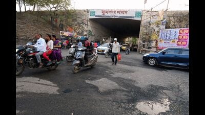 In 2024, the city recorded 1,404 road accidents, resulting in 1,320 injuries and 320 fatalities. (MAHENDRA KOLHE/ HT) In 2024, the city recorded 1,404 road accidents, resulting in 1,320 injuries and 320 fatalities. (MAHENDRA KOLHE/ HT)