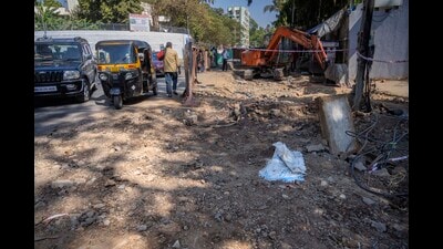 Mumbai, India - March 9, 2025: Fire was broken out heavily leakes piped Natural gas from MGL-PNG supply pipeline passing though middle of the road at Sher-E-Punjab Society, Andheri in Mumbai, India, on Sunday, March 9, 2025. (Photo by Satish Bate/ Hindustan Times) (Hindustan Times) Mumbai, India - March 9, 2025: Fire was broken out heavily leakes piped Natural gas from MGL-PNG supply pipeline passing though middle of the road at Sher-E-Punjab Society, Andheri in Mumbai, India, on Sunday, March 9, 2025. (Photo by Satish Bate/ Hindustan Times) (Hindustan Times)