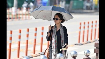On Sunday, the day temperature rose from Saturday’s 28.6°C to 29.9°C, 3.6 degrees above normal and highest since the start of the year, as per IMD records. (Ravi Kumar/HT) On Sunday, the day temperature rose from Saturday’s 28.6°C to 29.9°C, 3.6 degrees above normal and highest since the start of the year, as per IMD records. (Ravi Kumar/HT)