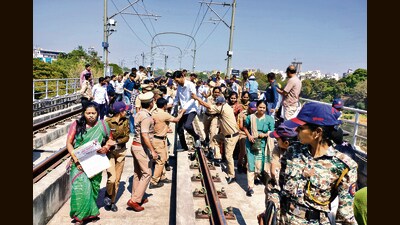 The protest was not related to metro but aimed at demanding better employment opportunities and action against corruption. (HT PHOTO) The protest was not related to metro but aimed at demanding better employment opportunities and action against corruption. (HT PHOTO)