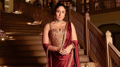 Kareena Kapoor wears a Tarun Tahiliani corset saree for IIFA Awards 2025. Kareena Kapoor wears a Tarun Tahiliani corset saree for IIFA Awards 2025.