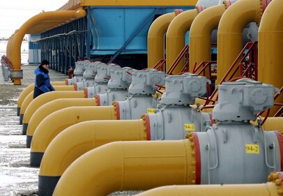 A gas worker walks between pipes in a compressor and distribution station of the Urengoy-Pomary-Uzhgorod gas pipeline, some 30 km (19 miles) from the south western Russian city of Kursk January 4, 2006. (Reuters)