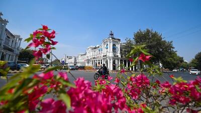 The maximum temperature on Monday was recorded at 32.6°C, while the minimum was 15.2°C. (Sanchit Khanna/HT Photo) The maximum temperature on Monday was recorded at 32.6°C, while the minimum was 15.2°C. (Sanchit Khanna/HT Photo)