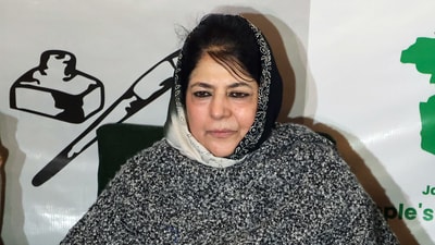 People’s Democratic Party (PDP) president Mehbooba Mufti addresses a press conference in Srinagar. (ANI file)