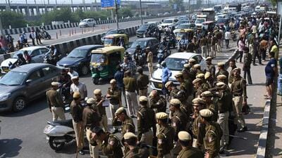 Delhi Police reopened the Delhi-Meerut Expressway after clearing the protest by family members of the victim on Monday. (Ajay Aggarwal/ HT Photo)