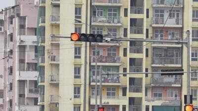 GMDA has installed smart traffic signals at Basai Chowk T-point for traffic management. (Parveen Kumar/HT Photo) GMDA has installed smart traffic signals at Basai Chowk T-point for traffic management. (Parveen Kumar/HT Photo)