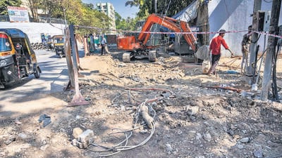 Mumbai, India - March 9, 2025: Fire was broken out heavily leakes piped Natural gas from MGL-PNG supply pipeline passing though middle of the road at Sher-E-Punjab Society, Andheri in Mumbai, India, on Sunday, March 9, 2025. (Photo by Satish Bate/ Hindustan Times) (Hindustan Times) Mumbai, India - March 9, 2025: Fire was broken out heavily leakes piped Natural gas from MGL-PNG supply pipeline passing though middle of the road at Sher-E-Punjab Society, Andheri in Mumbai, India, on Sunday, March 9, 2025. (Photo by Satish Bate/ Hindustan Times) (Hindustan Times)