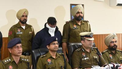 Punjab Police DIG (Ferozepur) Swapan Sharma (second from right) addressing a press conference after the arrest of Shehnaz Singh, alias Shawn Bhinder, a transnational drug lord wanted by the Federal Bureau of Investigation, US, at Tarn Taran on Monday. (Sameer Sehgal/HT) Punjab Police DIG (Ferozepur) Swapan Sharma (second from right) addressing a press conference after the arrest of Shehnaz Singh, alias Shawn Bhinder, a transnational drug lord wanted by the Federal Bureau of Investigation, US, at Tarn Taran on Monday. (Sameer Sehgal/HT)