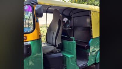 A Bengaluru auto driver went viral for replacing his seat with a fancy chair. (Reddit/KittKittGuddeHaakonu) A Bengaluru auto driver went viral for replacing his seat with a fancy chair. (Reddit/KittKittGuddeHaakonu)