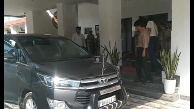 Vehicles of officials appearing before the commission parked in Circuit House premises on Monday afternoon. (Sourced) Vehicles of officials appearing before the commission parked in Circuit House premises on Monday afternoon. (Sourced)
