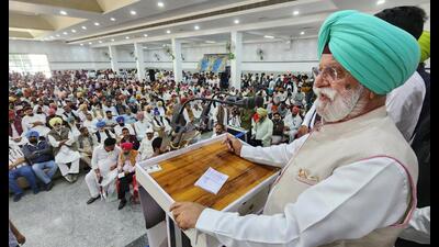 Veteran Congress leader and Kapurthala MLA Rana Gurjeet Singh addressing a gathering in Muktsar on Monday. (Sanjeev Kumar/ht) Veteran Congress leader and Kapurthala MLA Rana Gurjeet Singh addressing a gathering in Muktsar on Monday. (Sanjeev Kumar/ht)