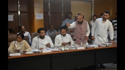Councillors during the Panchkula MC budget meeting held at PWD Guest House on Monday. (Sant Arora/HT) Councillors during the Panchkula MC budget meeting held at PWD Guest House on Monday. (Sant Arora/HT)