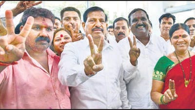 Party-workers-greet-NCP-s-Ganesh-Naik-after-winning-the-Navi-Mumbai-civic-polls-Photo-Bachchan-Kumar Party-workers-greet-NCP-s-Ganesh-Naik-after-winning-the-Navi-Mumbai-civic-polls-Photo-Bachchan-Kumar