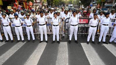 Police personnel stand guard amid a protest rally against TMC and the Left at Jadavpur University campus in Kolkata. (Samir Jana/ HT Photo) Police personnel stand guard amid a protest rally against TMC and the Left at Jadavpur University campus in Kolkata. (Samir Jana/ HT Photo)