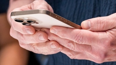 Check out the latest deals on iPhone 16 Pro Max to get maximum benefits on your purchase. (Bloomberg) Check out the latest deals on iPhone 16 Pro Max to get maximum benefits on your purchase. (Bloomberg)
