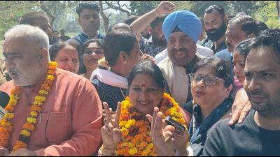BJP’s Renu Bala Gupta showing the victory sign after defeating Manoj Kumar Wadhwa of the Congress in the mayoral election in Karnal on Wednesday. She won with a margin of 25,359 votes for the third consecutive time. (HT Photo) BJP’s Renu Bala Gupta showing the victory sign after defeating Manoj Kumar Wadhwa of the Congress in the mayoral election in Karnal on Wednesday. She won with a margin of 25,359 votes for the third consecutive time. (HT Photo)