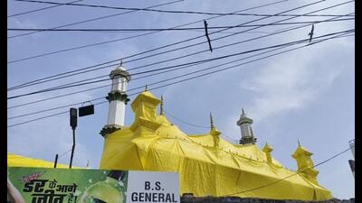Mosque in Shahjahanpur covered with tarpaulin to protect it from colours ahead of the ‘Laat Saab’ Holi procession (Sourced) Mosque in Shahjahanpur covered with tarpaulin to protect it from colours ahead of the ‘Laat Saab’ Holi procession (Sourced)