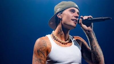 Justin Bieber is known for breaking out unexpected accessories, and his latest obsession is a pearl necklace. Stacked with chunky pearls and glass beads, he mixes pearls with metals for a bold look. (Instagram) Justin Bieber is known for breaking out unexpected accessories, and his latest obsession is a pearl necklace. Stacked with chunky pearls and glass beads, he mixes pearls with metals for a bold look. (Instagram)