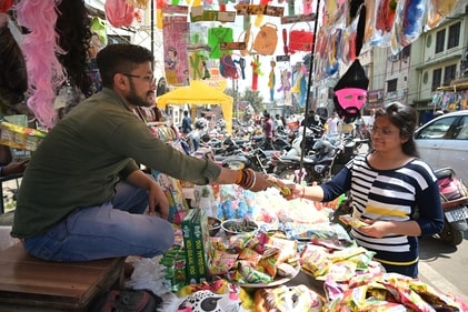 Lucknow markets during Holi 2025 (MushtaqAli/HT)