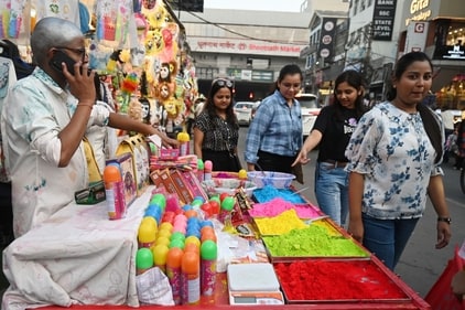 Lucknow markets during Holi 2025 Lucknow markets during Holi 2025