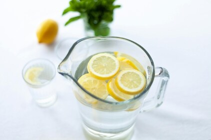 The minerals and vitamins of the fruit infused water address multiple health and skin concerns at once. (Pexels) The minerals and vitamins of the fruit infused water address multiple health and skin concerns at once. (Pexels)