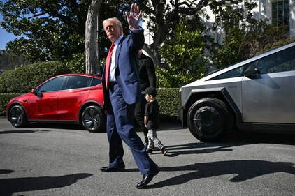 Trump, Hater of EVs, Says He’s Buying a Tesla Trump, Hater of EVs, Says He’s Buying a Tesla