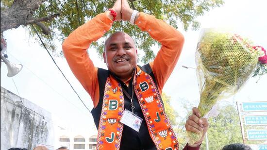 BJP’s Ram Avtar Valmiki celebrating his victory over Suraj Mal Kiloi of the Congress in the Rohtak mayoral election on Wednesday. (Manoj Dhaka/HT)