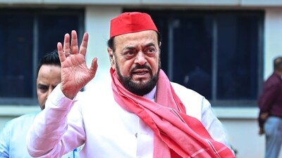 Maharashtra Samajwadi Party chief and MLA Abu Azmi said "mosques must be getting covered so no colour can be thrown at it which may lead to a dispute" (HT Photo) Maharashtra Samajwadi Party chief and MLA Abu Azmi said "mosques must be getting covered so no colour can be thrown at it which may lead to a dispute" (HT Photo)