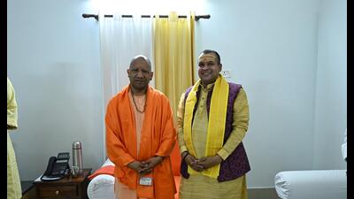 Chief minister Yogi Adityanath and general secretary, Kashi Vidvat Parishad, prof Ramnarayan Dwivedi (Sourced)