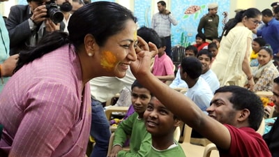 Delhi chief minister Rekha Gupta also celebrated Holi with children from the ‘Asha Kiran Home’ in Rohini, Delhi, inviting them to apply colours on her. (PTI) Delhi chief minister Rekha Gupta also celebrated Holi with children from the ‘Asha Kiran Home’ in Rohini, Delhi, inviting them to apply colours on her. (PTI)