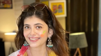 Sanjana Sanghi will playing Holi at home after five years.