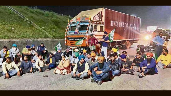 Residents of Bishanpura village and a neighbouring village staged a protest outside Doraha police station complaining of inaction by authorities on severe pollution caused by a chemical factory in their area in Ludhiana on Thursday, March 13, 2025. (HT Photo)
