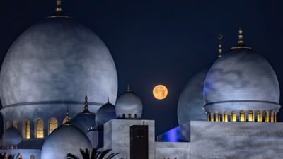 The setting moon is pictured over the Sheikh Zayed Grand Mosque in Abu Dhabi on March 14 , 2025, during the Islam's holy fasting month of Ramadan. (AFP) The setting moon is pictured over the Sheikh Zayed Grand Mosque in Abu Dhabi on March 14 , 2025, during the Islam's holy fasting month of Ramadan. (AFP)