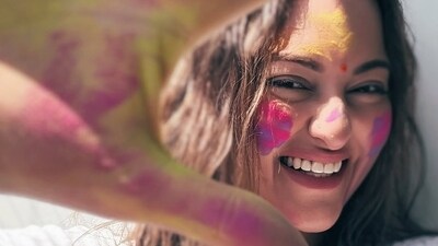 Sonakshi Sinha also had a working Holi on the sets of her upcoming film Jatadhara. Sonakshi Sinha also had a working Holi on the sets of her upcoming film Jatadhara.
