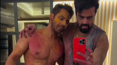 Varun Dhawan and Maniesh Paul just had a ball in their vanity van on the sets of Sunny Sanskari Ki Tulsi Kumari. Varun Dhawan and Maniesh Paul just had a ball in their vanity van on the sets of Sunny Sanskari Ki Tulsi Kumari.