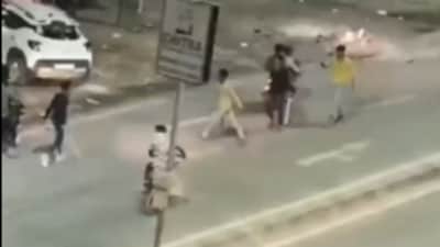 A video shot by an eyewitness showed a mob of 20 men attacking an SUV owner and damaging other vehicles in the vicinity using swords and sticks. (Ahmedabad Police/X) A video shot by an eyewitness showed a mob of 20 men attacking an SUV owner and damaging other vehicles in the vicinity using swords and sticks. (Ahmedabad Police/X)