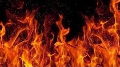 According to eyewitnesses, the fire started inside the showroom, where mattresses and other flammable items were stored. Initially, smoke was seen rising, and within minutes, the flames spread fiercely. (HT Photo for representation)