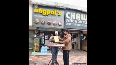 Many shopkeepers were found violating the municipal solid waste rules during the inspection drive of Chandigarh MC. (HT Photo)