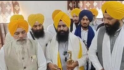 Newly installed Takht Sri Kesgarh Sahib jathedar Giani Kuldeep Singh Gargaj (centre), who was also recently appointed acting jathedar of Akal Takht, on Saturday reiterated his appeal for the Sikh community to unite. (HT Photo) Newly installed Takht Sri Kesgarh Sahib jathedar Giani Kuldeep Singh Gargaj (centre), who was also recently appointed acting jathedar of Akal Takht, on Saturday reiterated his appeal for the Sikh community to unite. (HT Photo)
