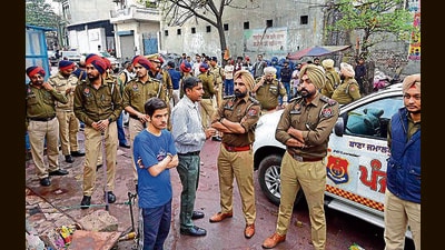 Police personnel at Bihari Colony in Ludhiana on Saturday. (Gurpreet Singh/HT)