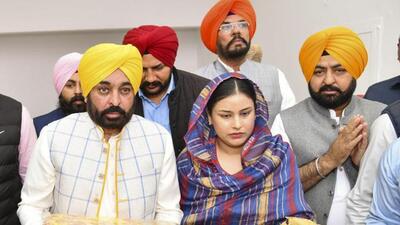 Punjab chief minister Bhagwant Mann and his wife Gurpreet Kaur paying obeisance at Takht Sri Kesgarh Sahib in Anandpur Sahib on the occasion of Hola Mohalla on Friday. (PTI Photo)