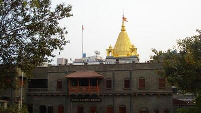 Shirdi Municipal Council along with Shirdi police sealed three shops in the temple town for selling pooja items at inflated prices to devotees visiting the revered Sai Baba Temple. (HT FILE) Shirdi Municipal Council along with Shirdi police sealed three shops in the temple town for selling pooja items at inflated prices to devotees visiting the revered Sai Baba Temple. (HT FILE)