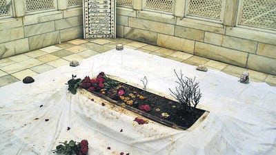The grave of Mughal emperor Aurangzeb, located in Khuldabad, Chhatrapati Sambhaji Nagar (formerly Aurangabad), has experienced a noticeable decline in visitor footfall. (HT FILE) The grave of Mughal emperor Aurangzeb, located in Khuldabad, Chhatrapati Sambhaji Nagar (formerly Aurangabad), has experienced a noticeable decline in visitor footfall. (HT FILE)